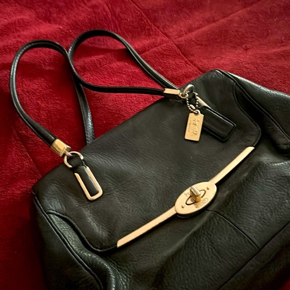 Black leather Coach handbag - Picture 2 of 5
